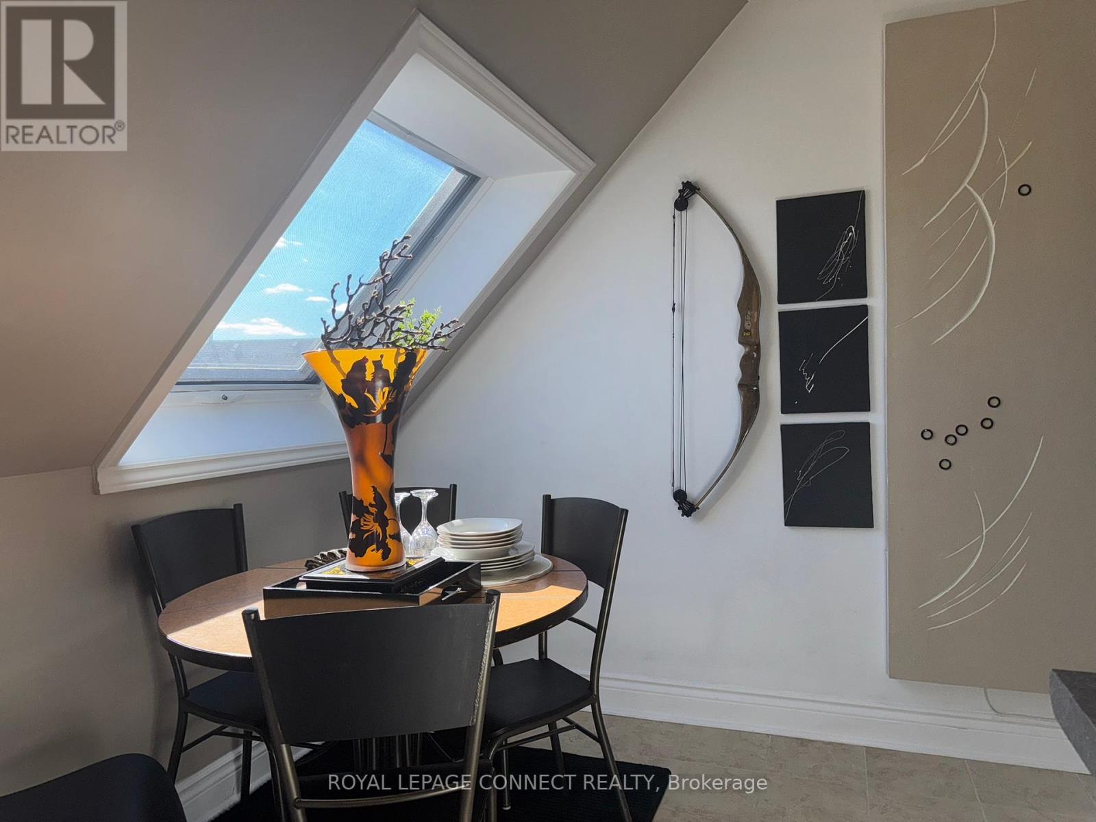 303 - 4872 Valley Way, Niagara Falls, Ontario  L2E 1W3 - Photo 6 - X12458960