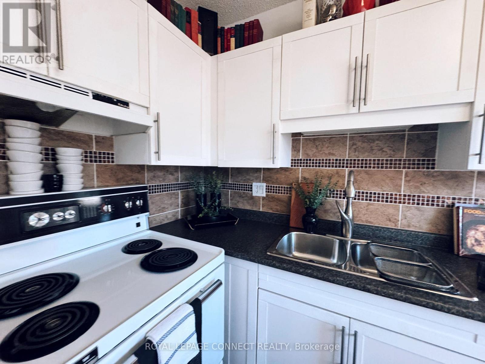303 - 4872 Valley Way, Niagara Falls, Ontario  L2E 1W3 - Photo 7 - X12458960