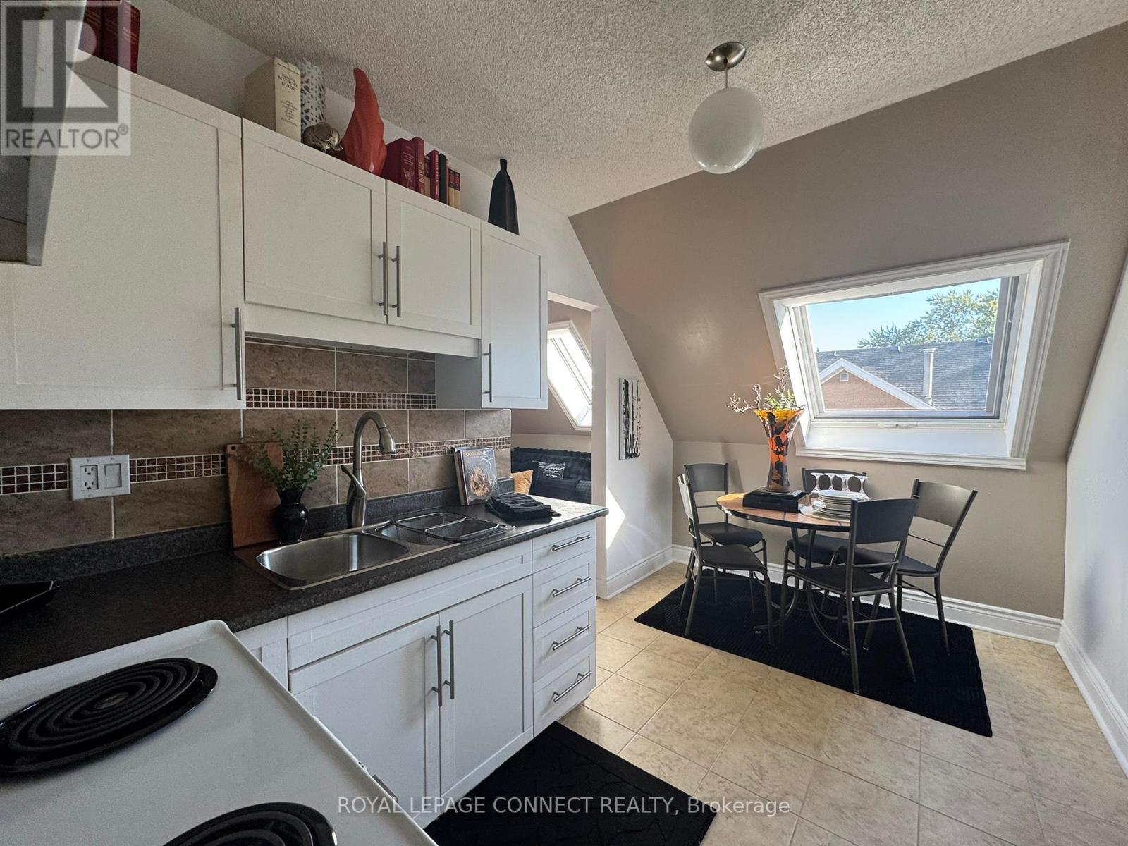 303 - 4872 Valley Way, Niagara Falls, Ontario  L2E 1W3 - Photo 9 - X12458960