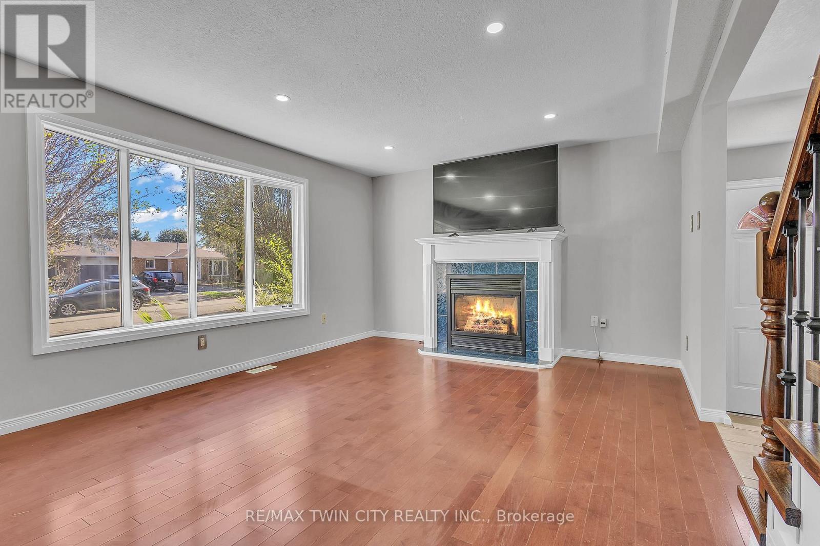 43 Connelly Drive, Kitchener, Ontario  N2N 2T7 - Photo 15 - X12458964