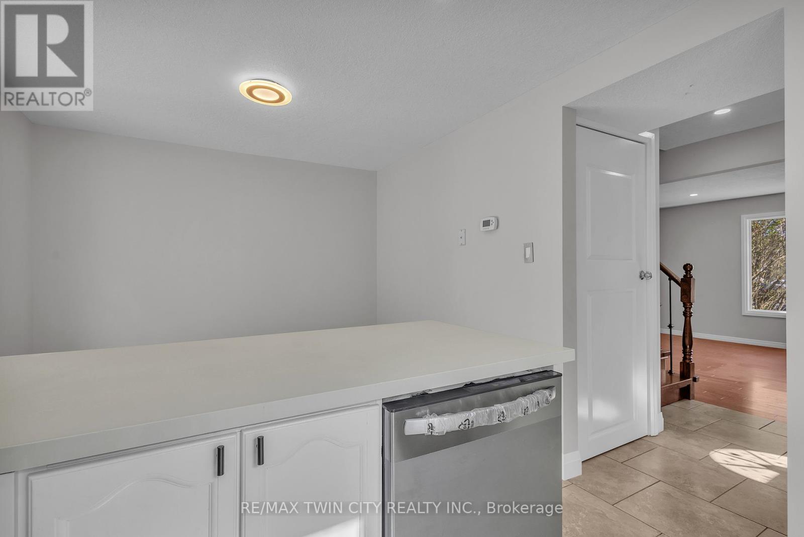 43 Connelly Drive, Kitchener, Ontario  N2N 2T7 - Photo 20 - X12458964
