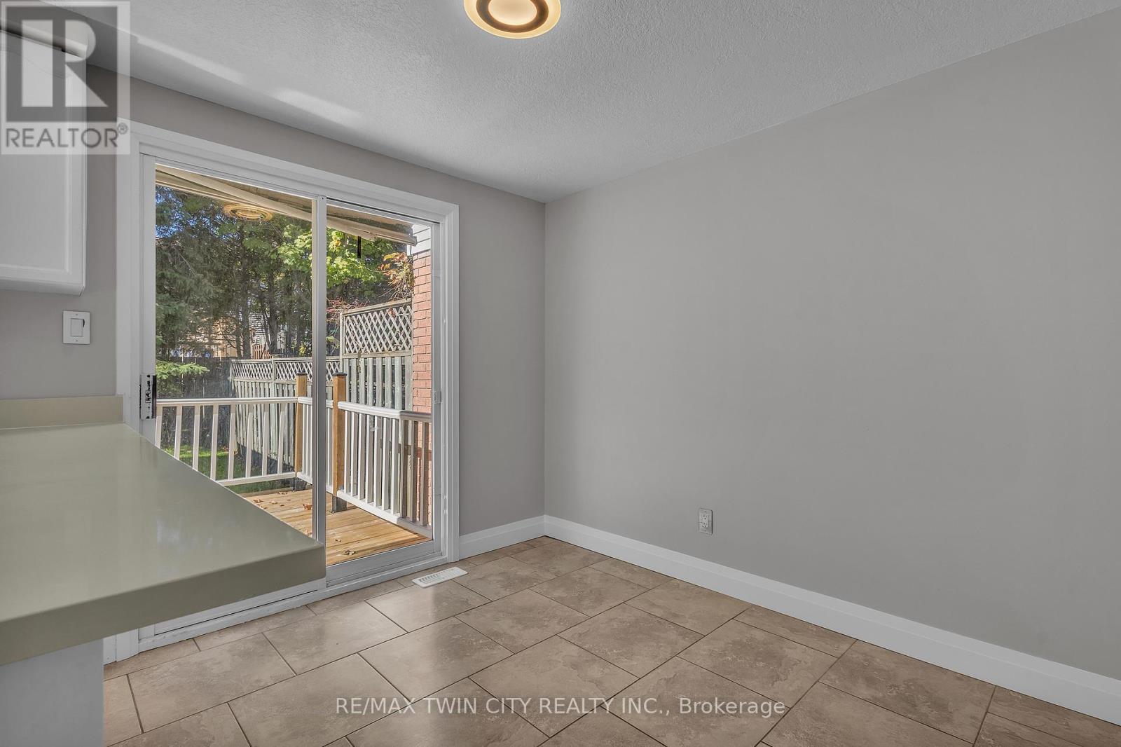 43 Connelly Drive, Kitchener, Ontario  N2N 2T7 - Photo 23 - X12458964