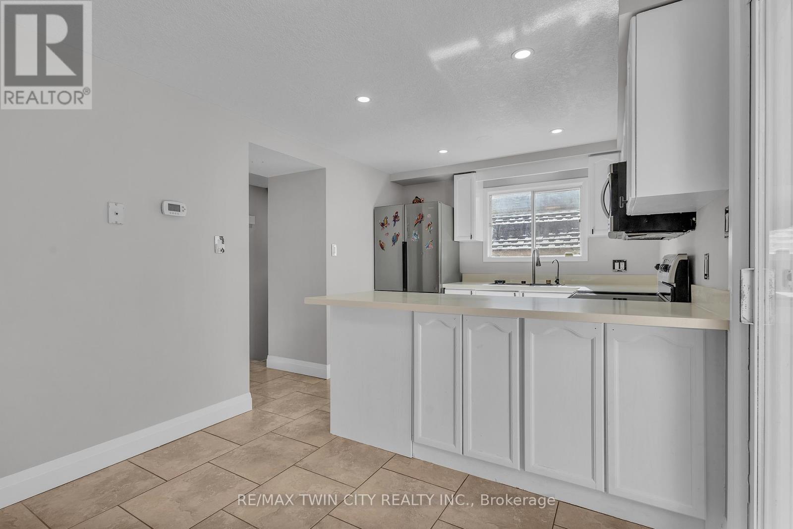43 Connelly Drive, Kitchener, Ontario  N2N 2T7 - Photo 24 - X12458964