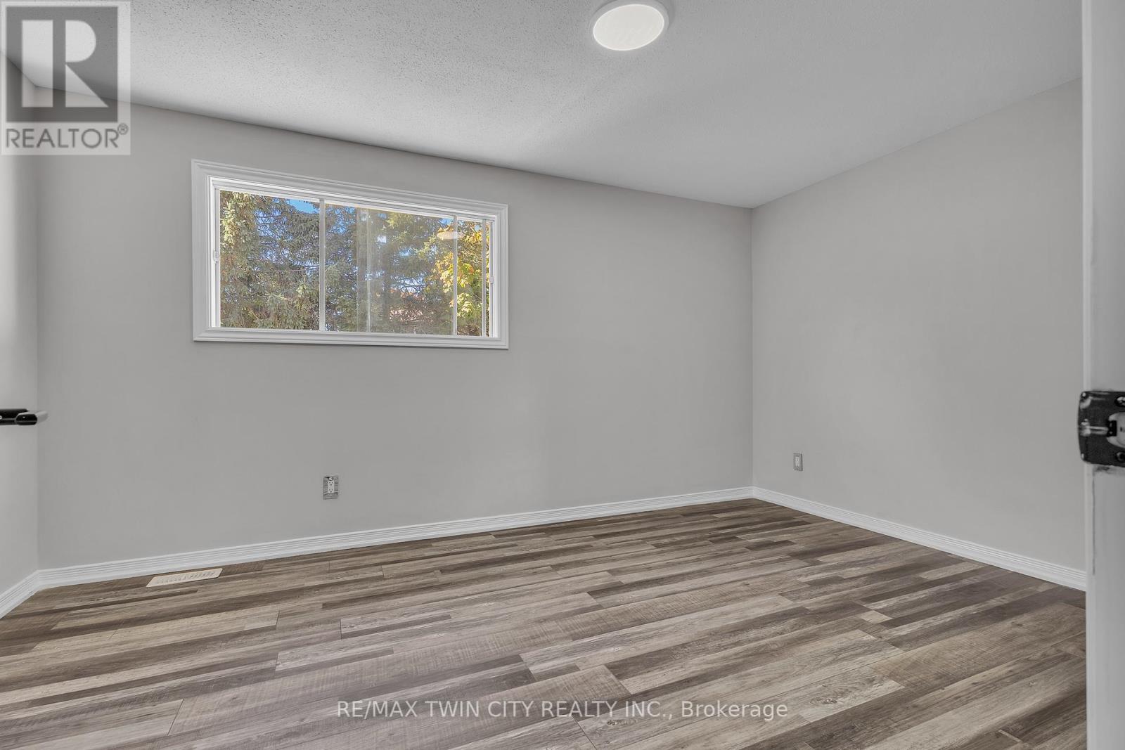 43 Connelly Drive, Kitchener, Ontario  N2N 2T7 - Photo 26 - X12458964
