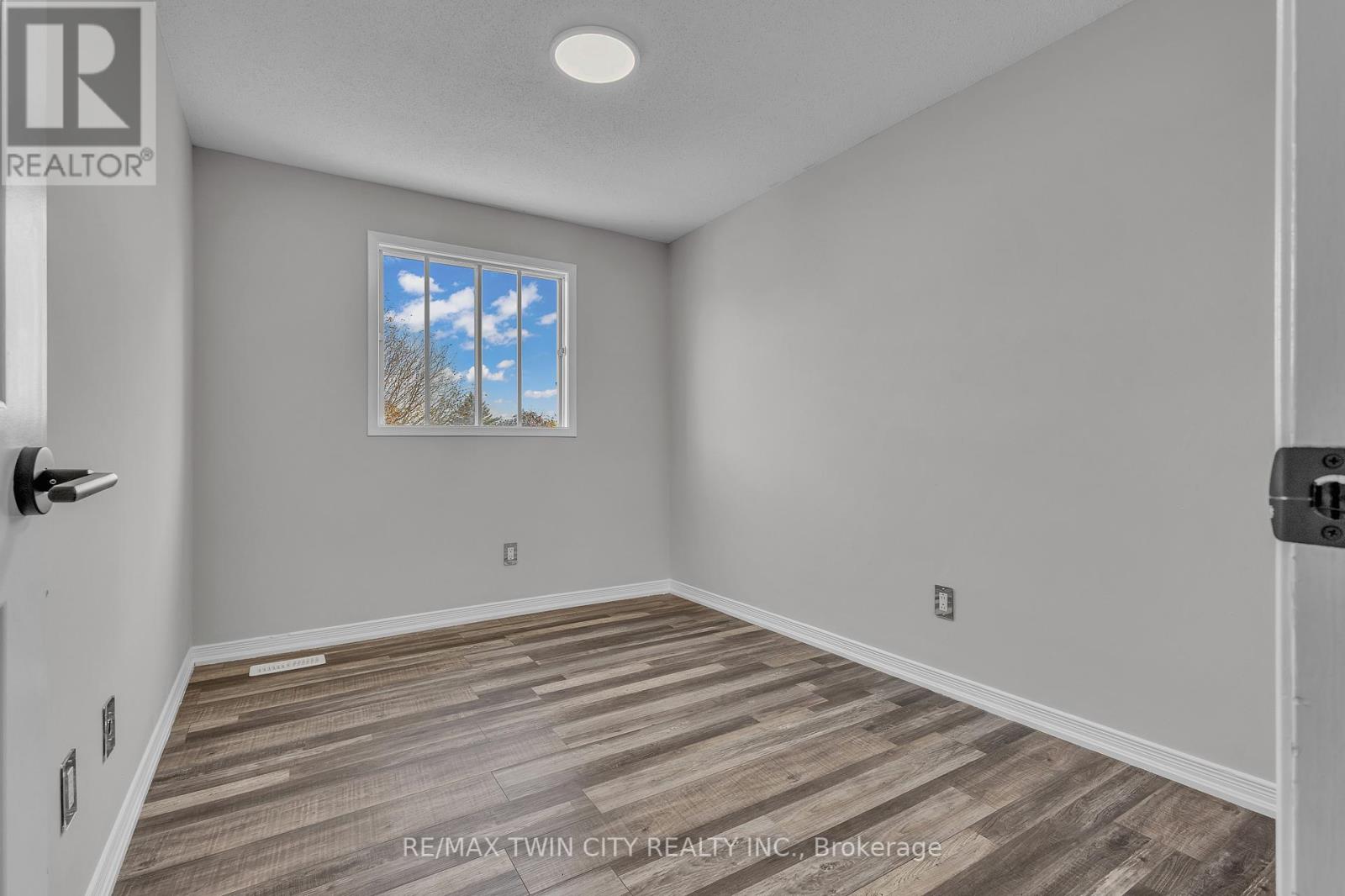 43 Connelly Drive, Kitchener, Ontario  N2N 2T7 - Photo 31 - X12458964