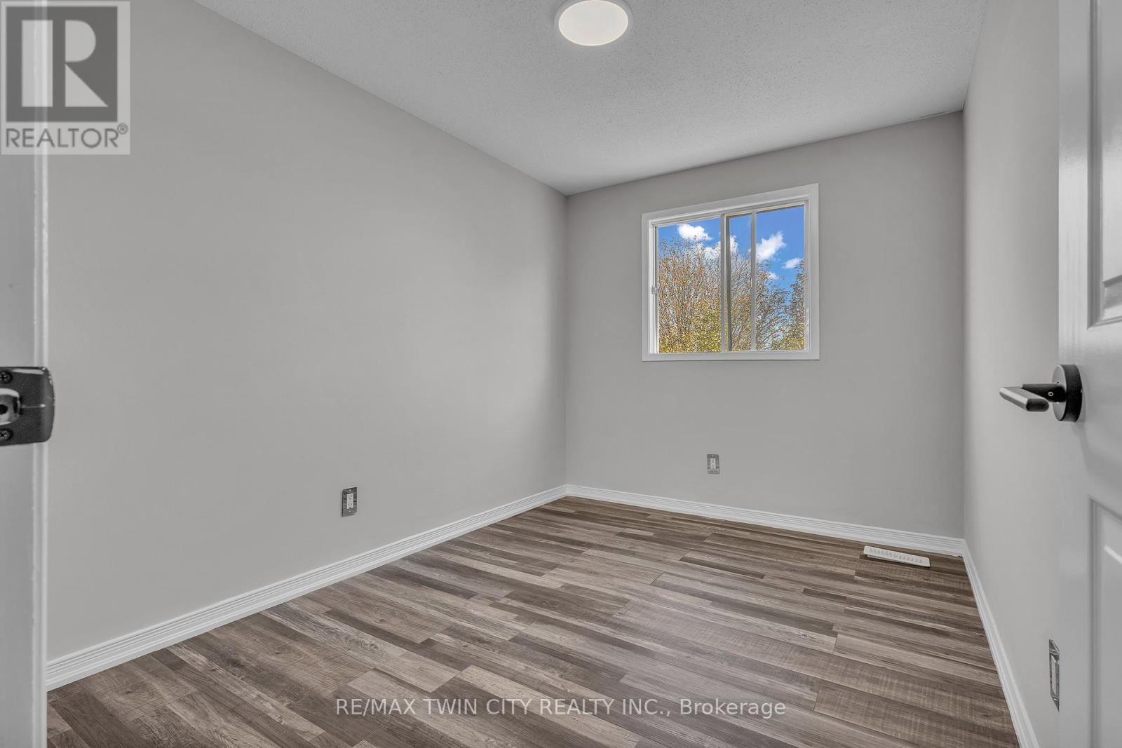 43 Connelly Drive, Kitchener, Ontario  N2N 2T7 - Photo 33 - X12458964