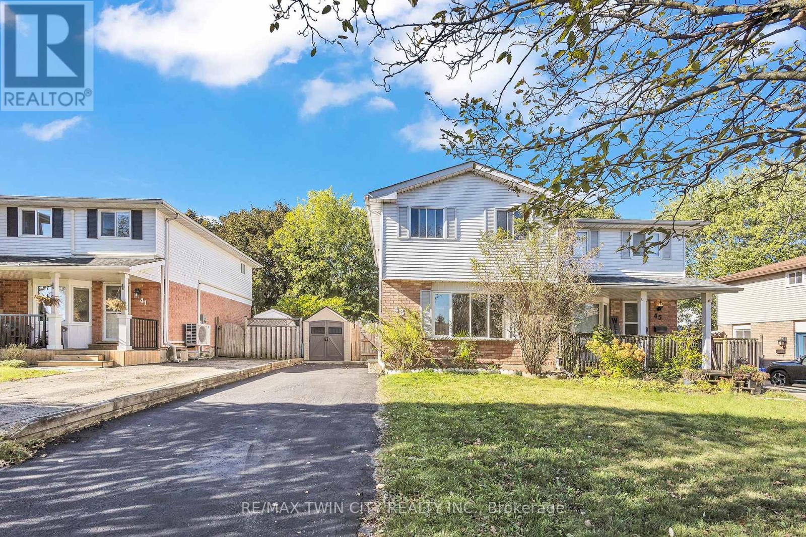 43 Connelly Drive, Kitchener, Ontario  N2N 2T7 - Photo 4 - X12458964