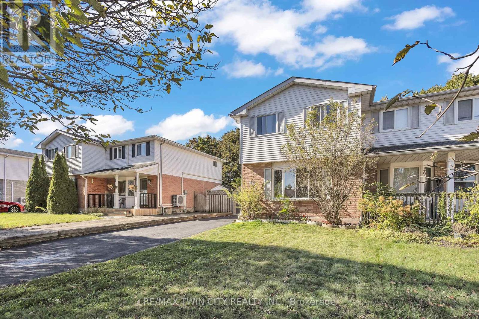 43 Connelly Drive, Kitchener, Ontario  N2N 2T7 - Photo 5 - X12458964