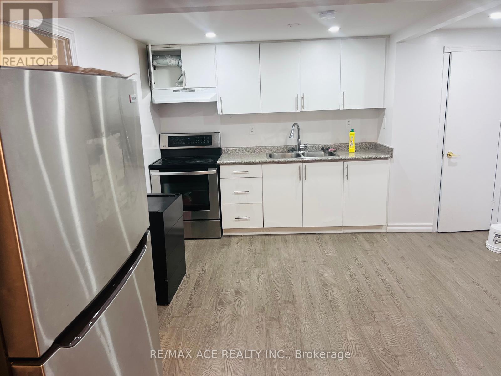 BSMT - 15 SEDGEMOUNT DRIVE, Toronto, Ontario