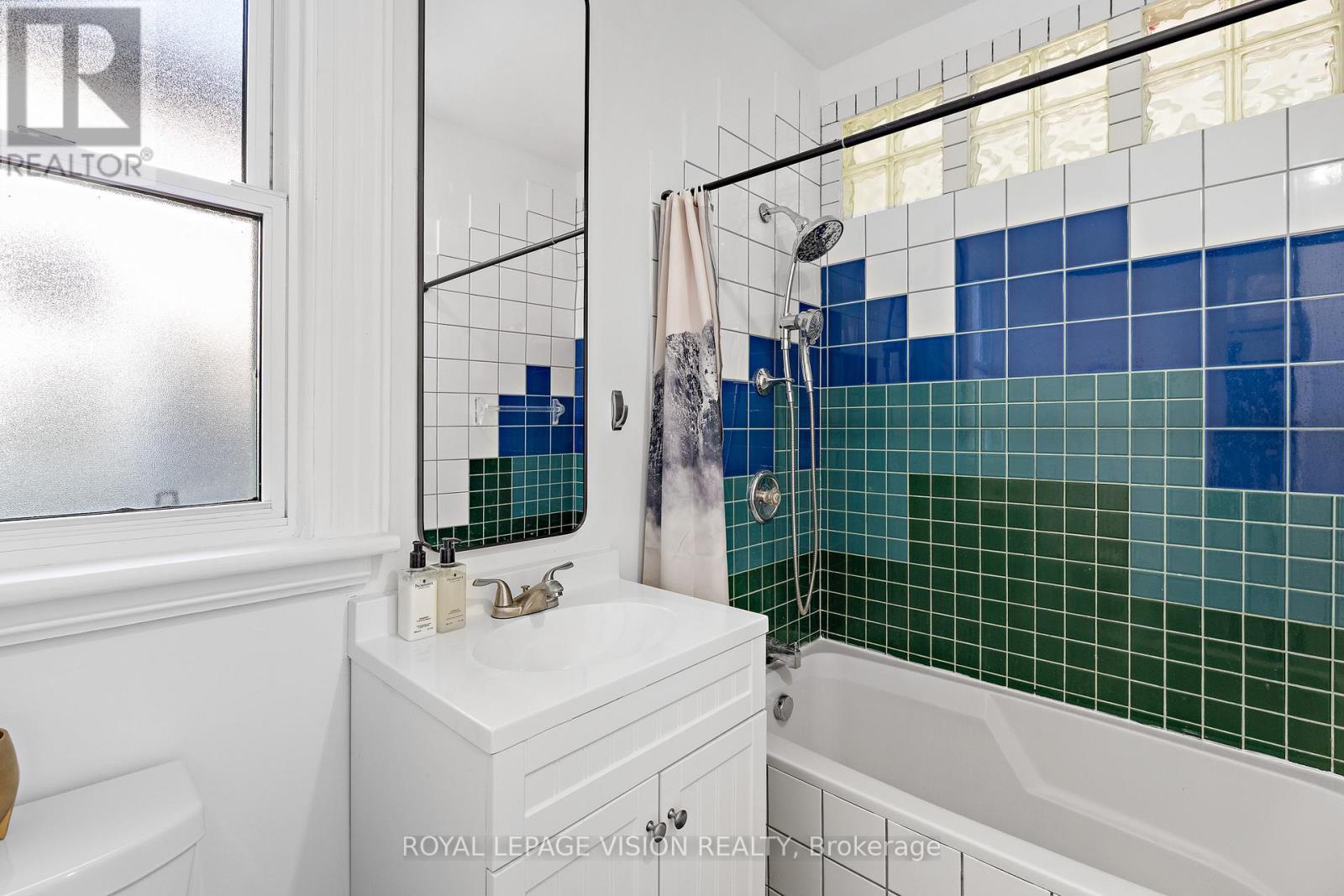 25 Bellefair Avenue, Toronto, Ontario  M4L 3T7 - Photo 28 - E12458985