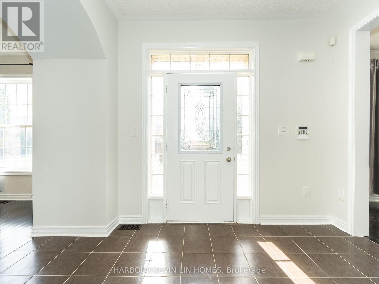 26 Bembridge Drive, Markham, Ontario  L6C 0J8 - Photo 5 - N12458970
