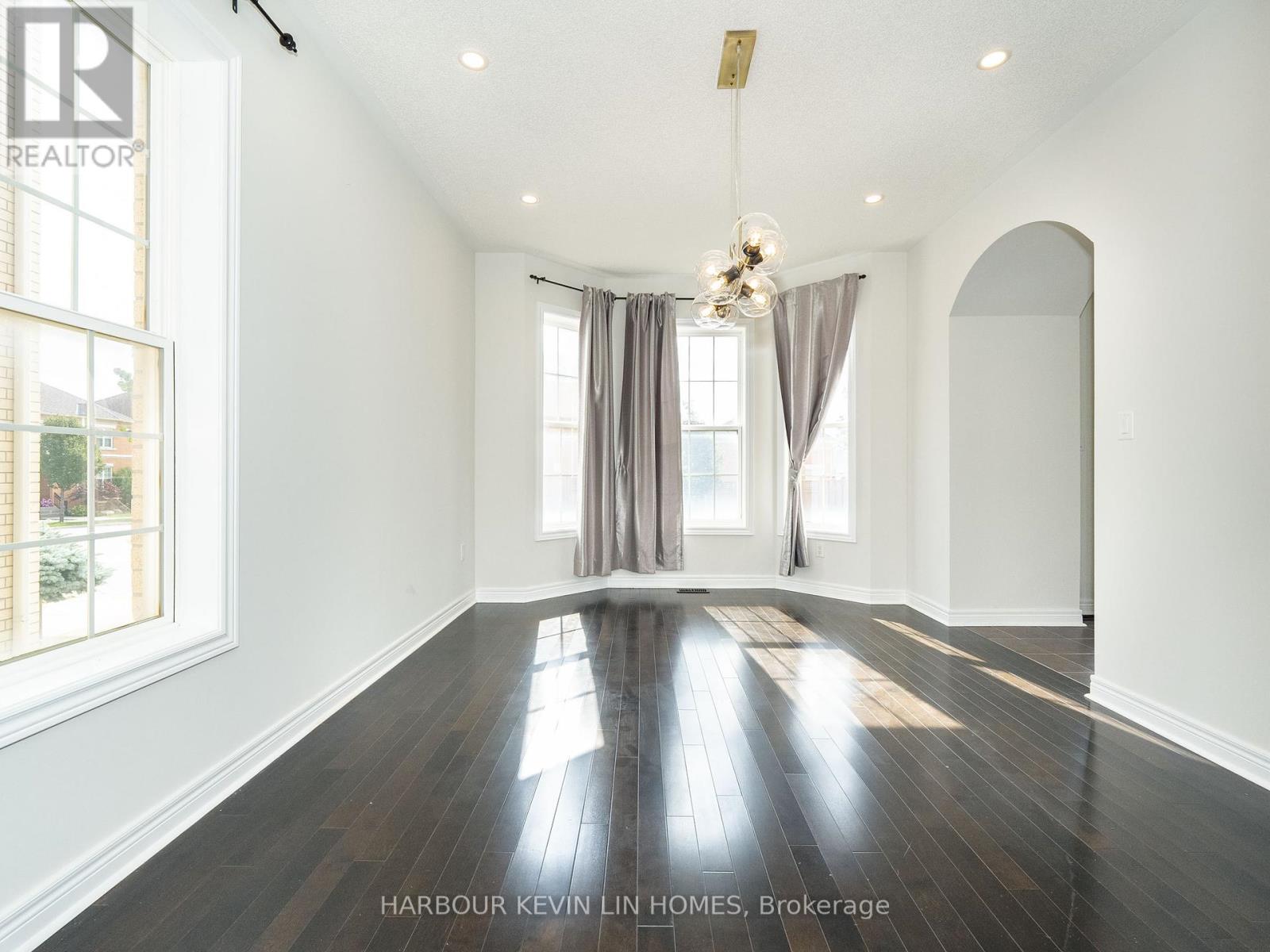 26 Bembridge Drive, Markham, Ontario  L6C 0J8 - Photo 7 - N12458970