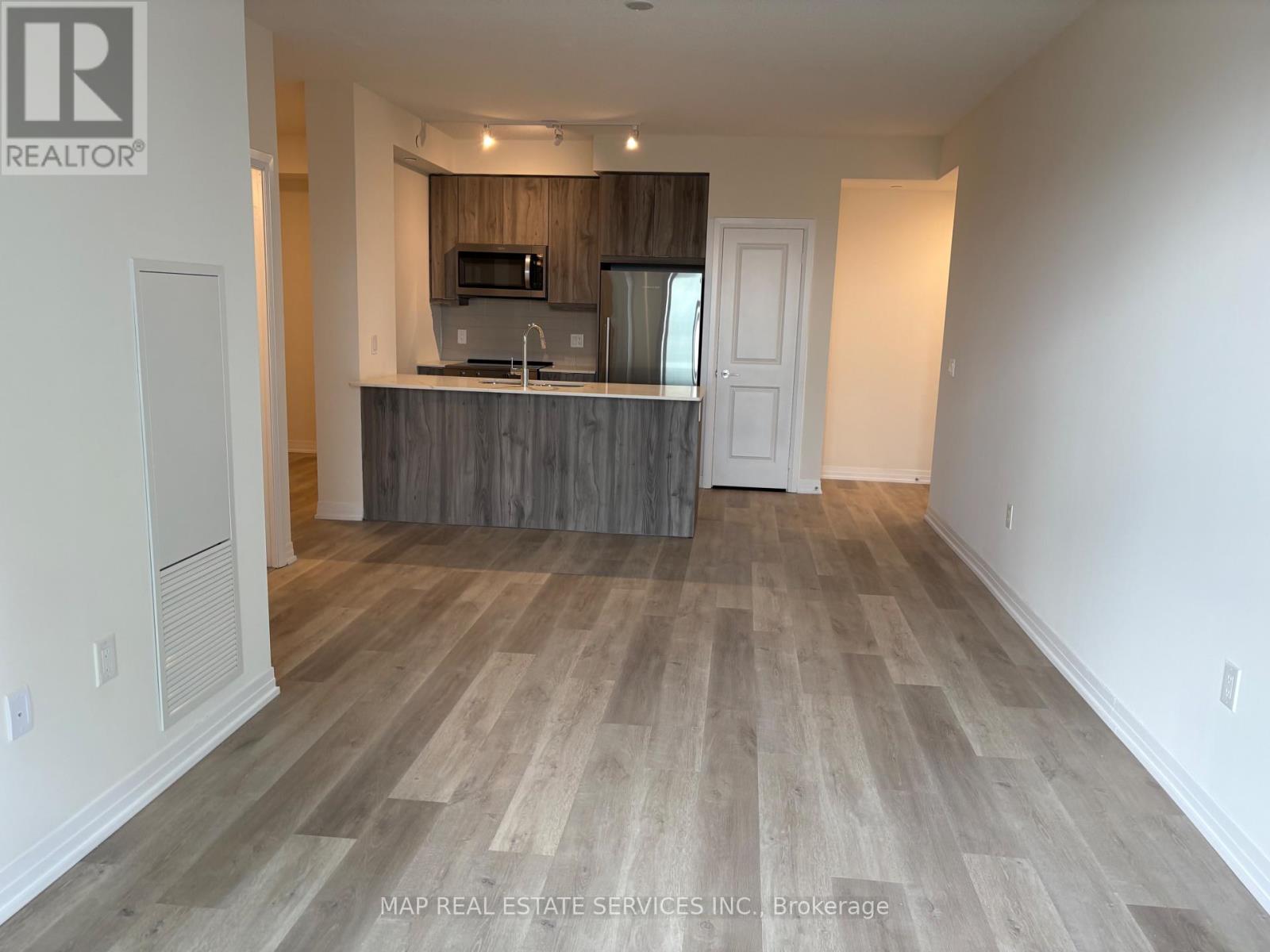2110 - 15 Watergarden Drive, Mississauga, Ontario  L5R 1B2 - Photo 4 - W12458969