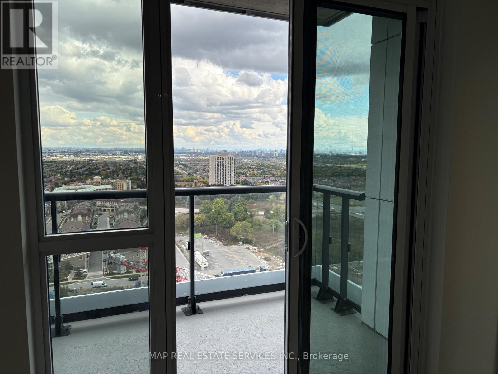 2110 - 15 Watergarden Drive, Mississauga, Ontario  L5R 1B2 - Photo 9 - W12458969