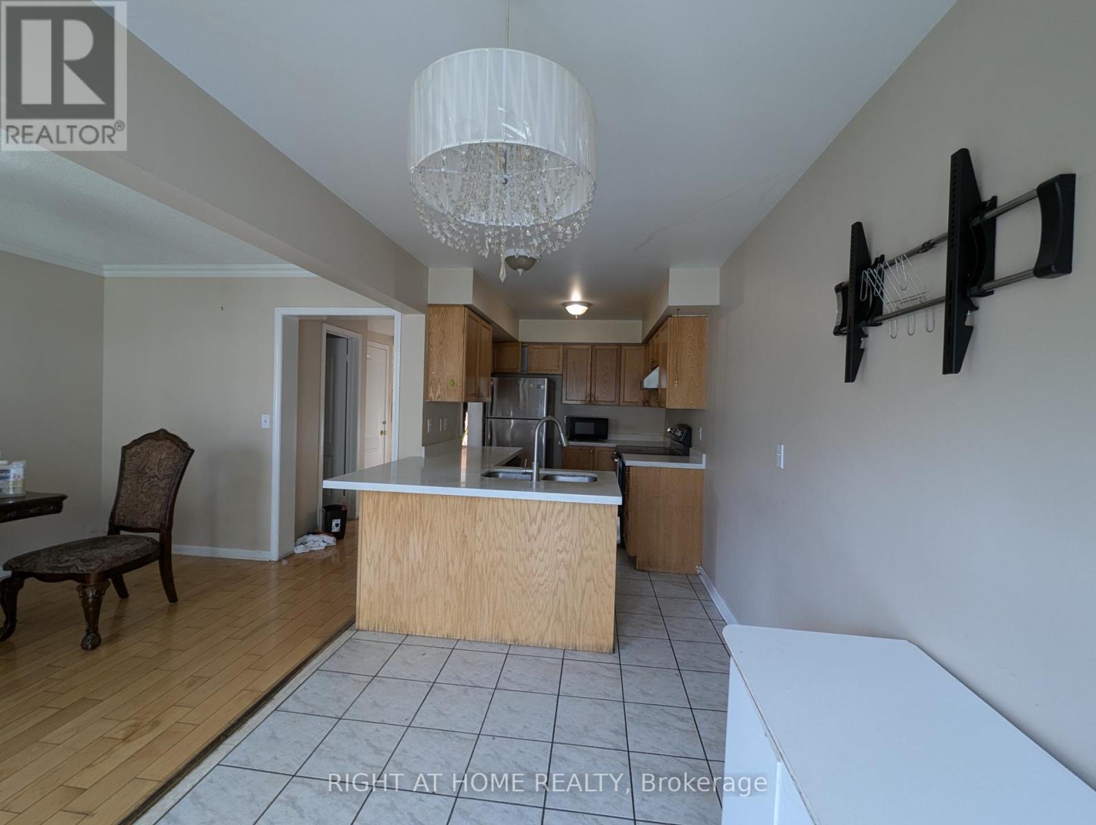 1423 Quest Circle, Mississauga, Ontario  L5N 8B4 - Photo 13 - W12458984