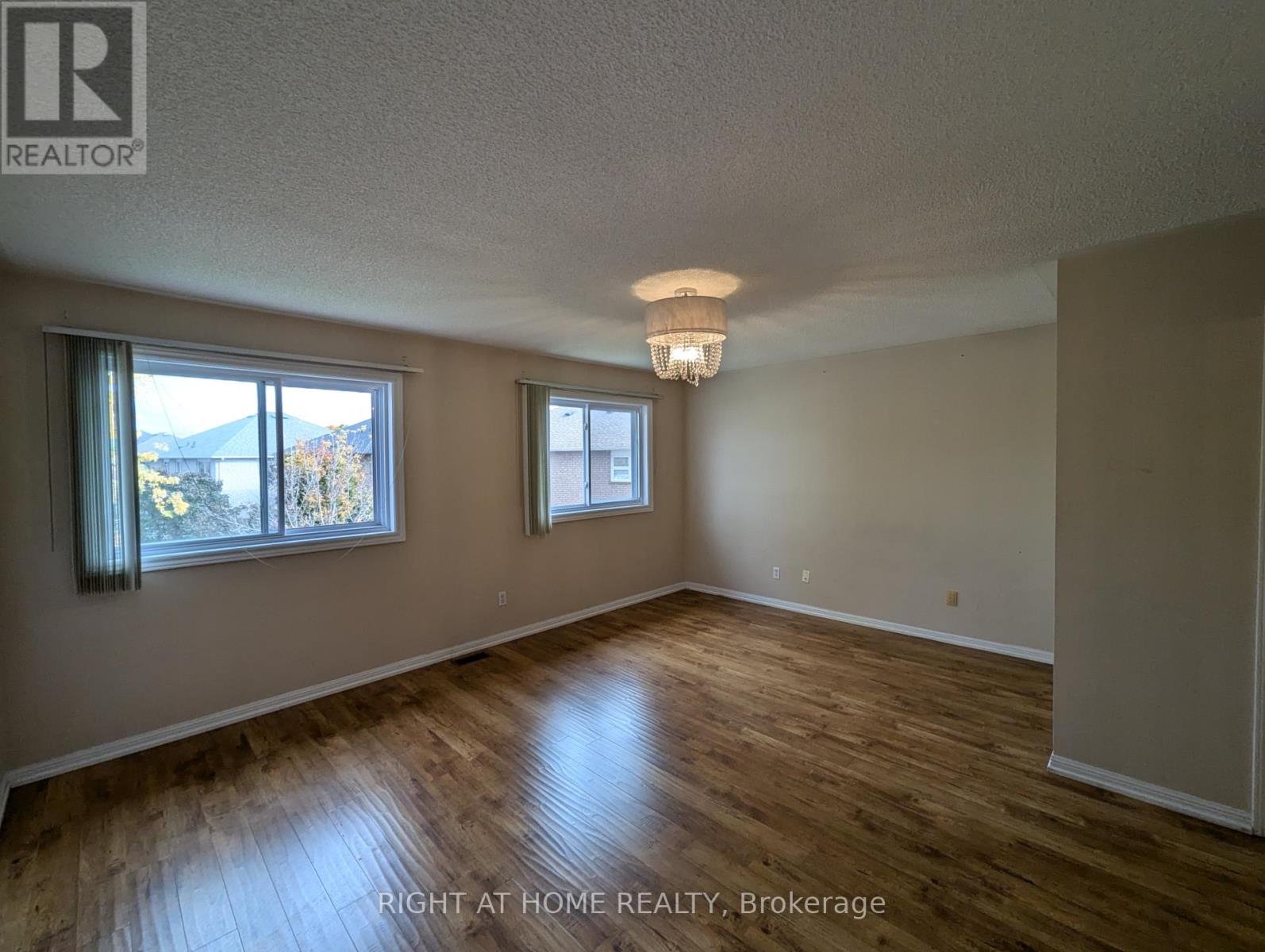 1423 Quest Circle, Mississauga, Ontario  L5N 8B4 - Photo 5 - W12458984