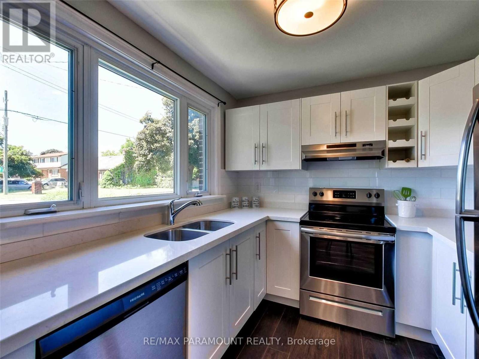 Upper - 25 Carene Avenue, Hamilton, Ontario  L8K 3W3 - Photo 10 - X12458976