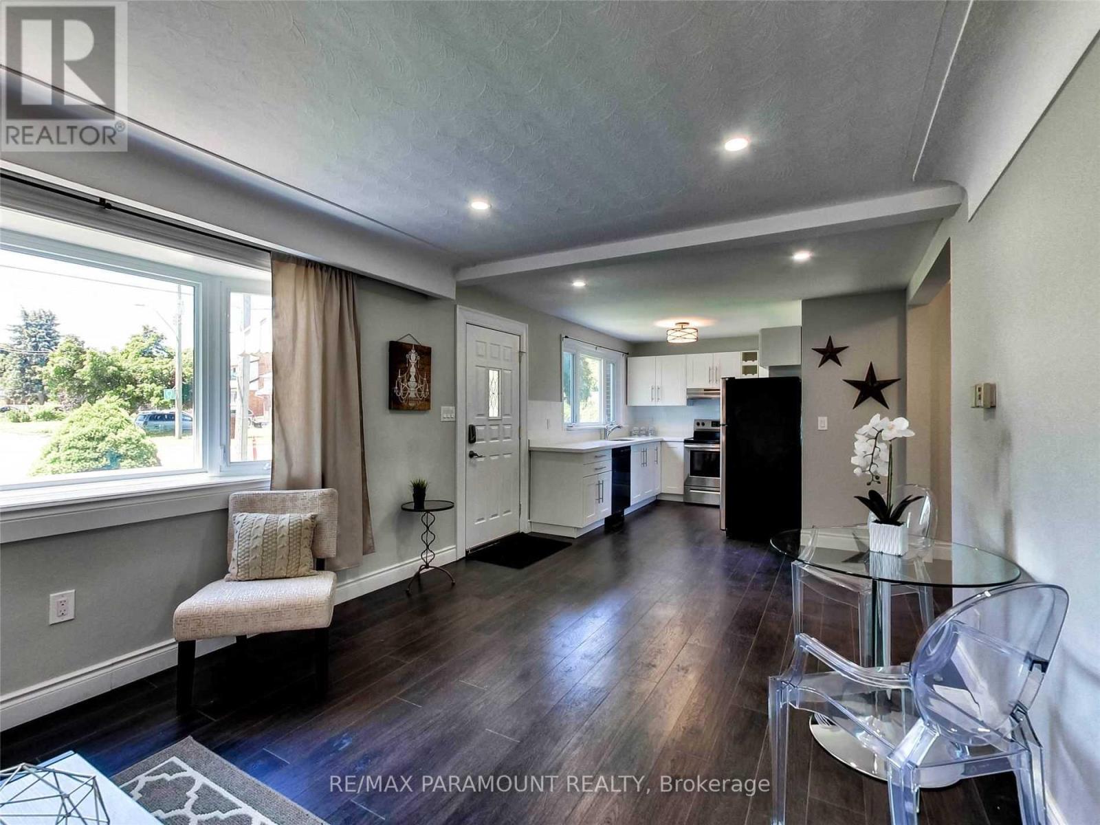 Upper - 25 Carene Avenue, Hamilton, Ontario  L8K 3W3 - Photo 12 - X12458976