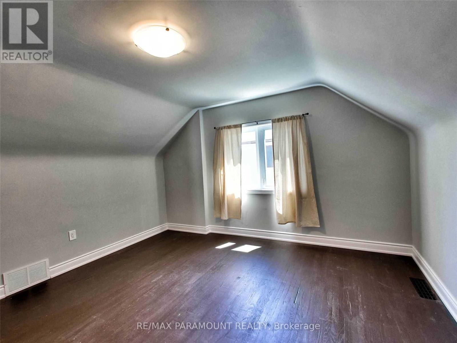 Upper - 25 Carene Avenue, Hamilton, Ontario  L8K 3W3 - Photo 16 - X12458976