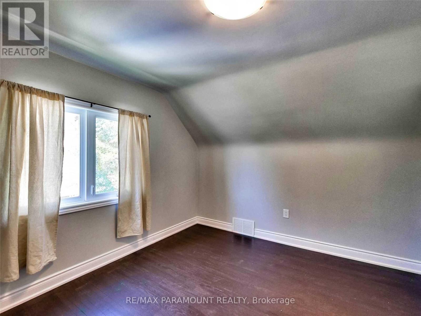 Upper - 25 Carene Avenue, Hamilton, Ontario  L8K 3W3 - Photo 17 - X12458976