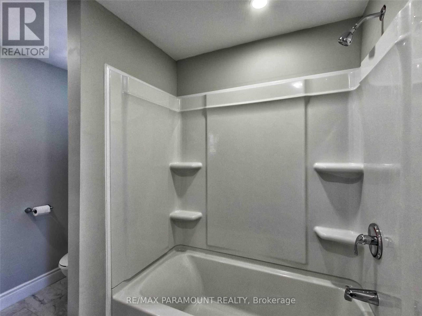 Upper - 25 Carene Avenue, Hamilton, Ontario  L8K 3W3 - Photo 19 - X12458976