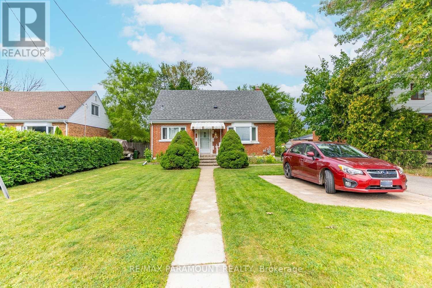 Upper - 25 Carene Avenue, Hamilton, Ontario  L8K 3W3 - Photo 2 - X12458976