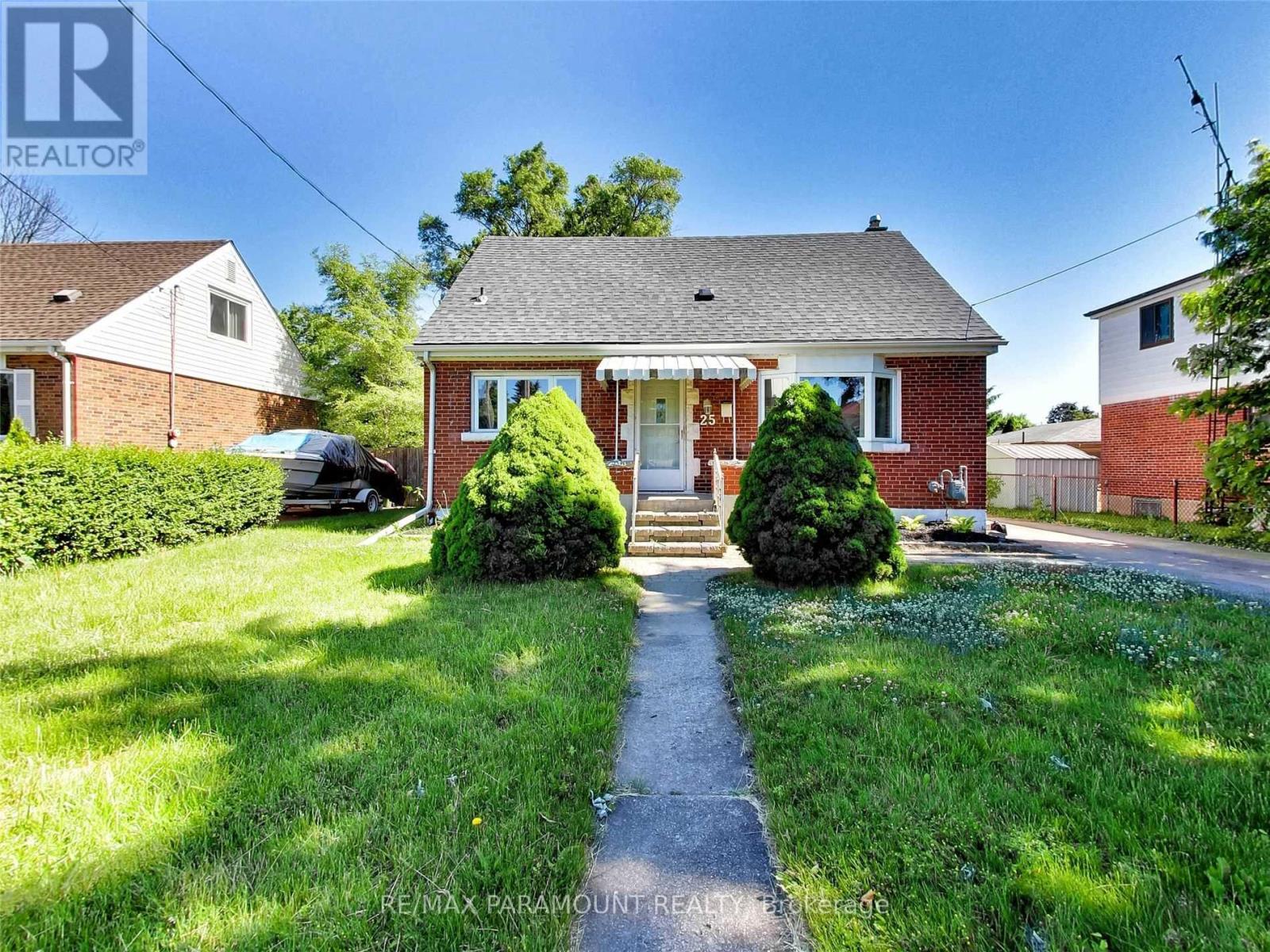 Upper - 25 Carene Avenue, Hamilton, Ontario  L8K 3W3 - Photo 4 - X12458976