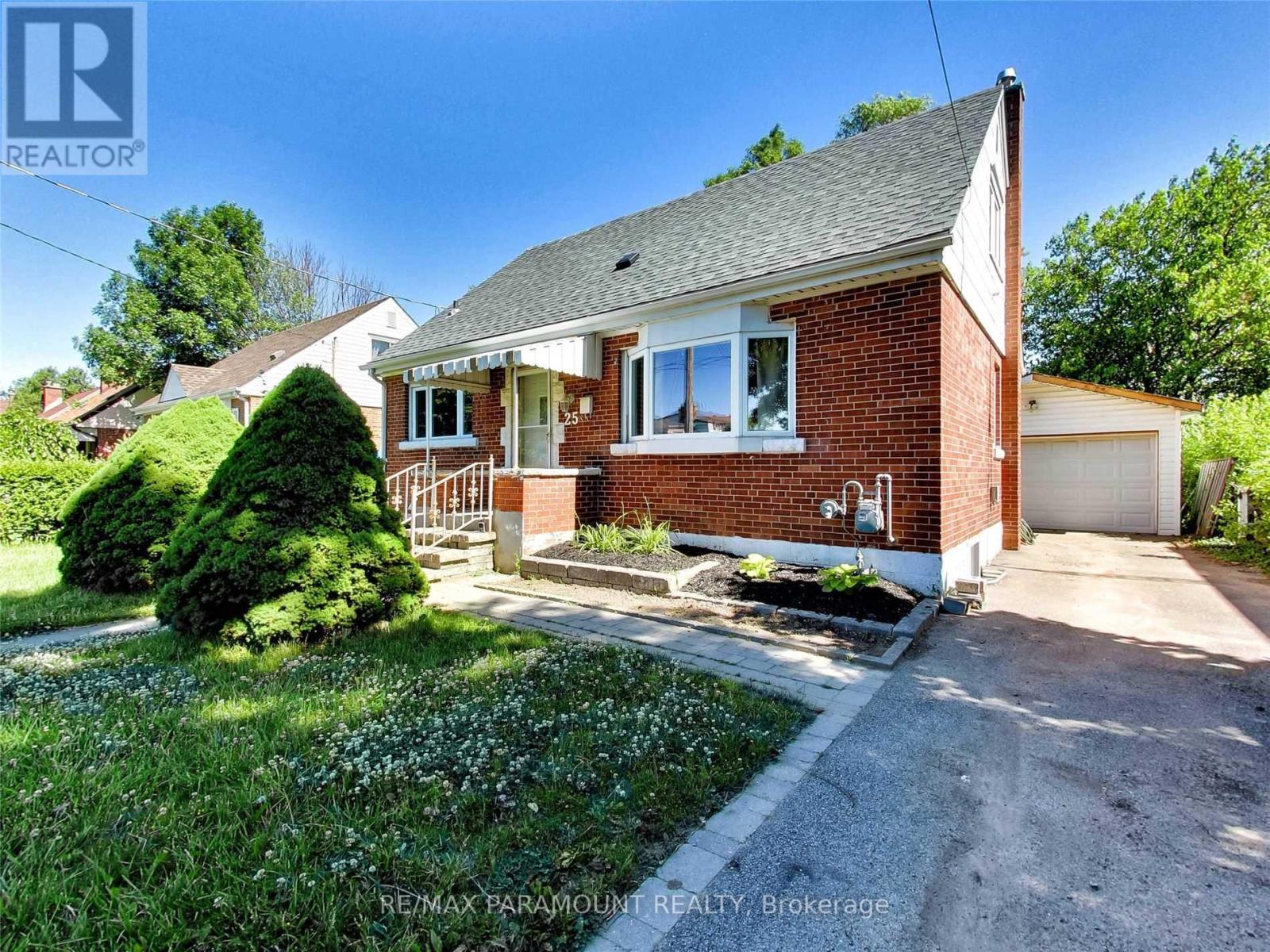 Upper - 25 Carene Avenue, Hamilton, Ontario  L8K 3W3 - Photo 5 - X12458976