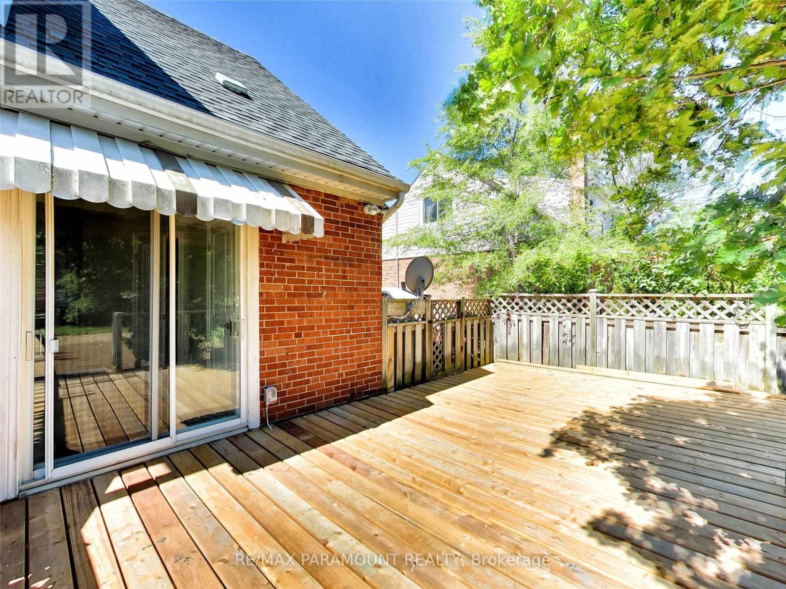 Upper - 25 Carene Avenue, Hamilton, Ontario  L8K 3W3 - Photo 7 - X12458976