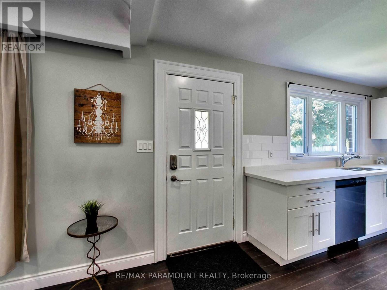 Upper - 25 Carene Avenue, Hamilton, Ontario  L8K 3W3 - Photo 8 - X12458976