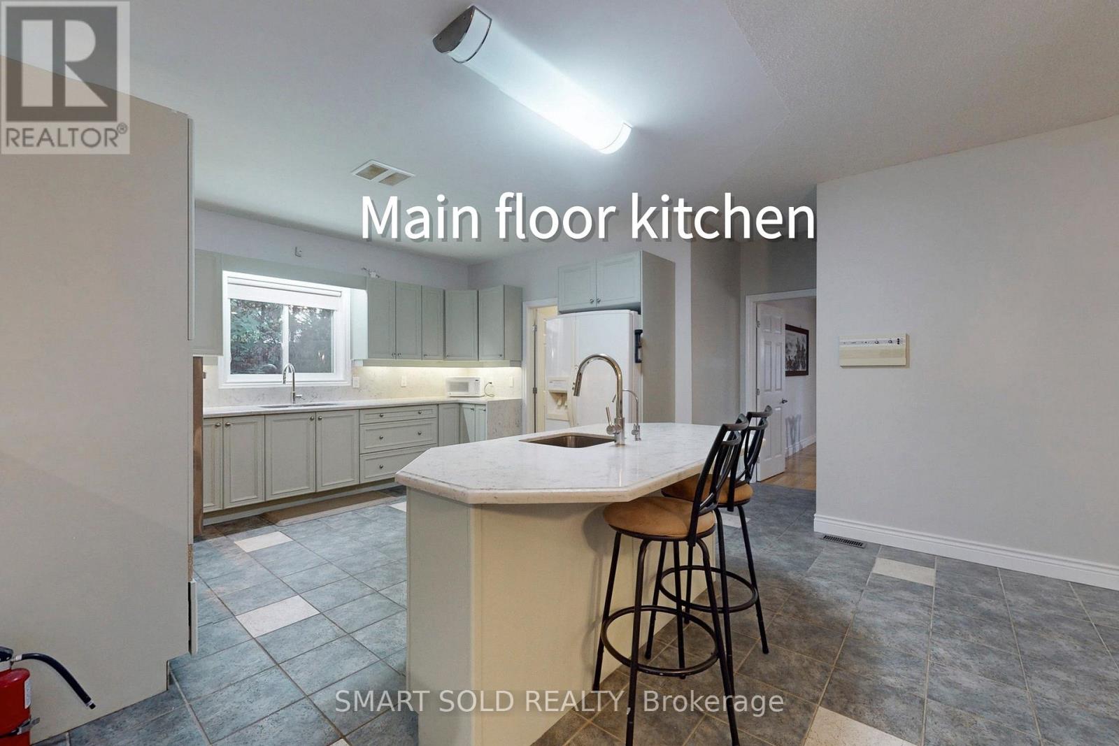 33 Carrying Place Road, Quinte West, Ontario  K8V 3E6 - Photo 9 - X12458481