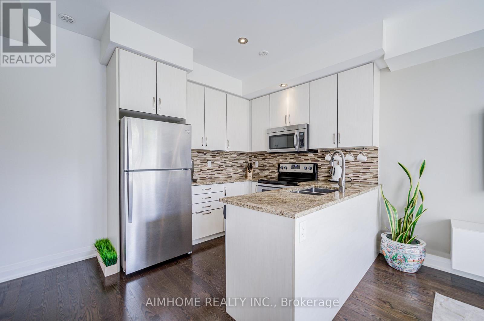 6 - 11 Eldora Avenue, Toronto, Ontario  M2M 1R3 - Photo 12 - C12458994