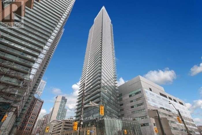 401 - 832 BAY STREET, Toronto, Ontario