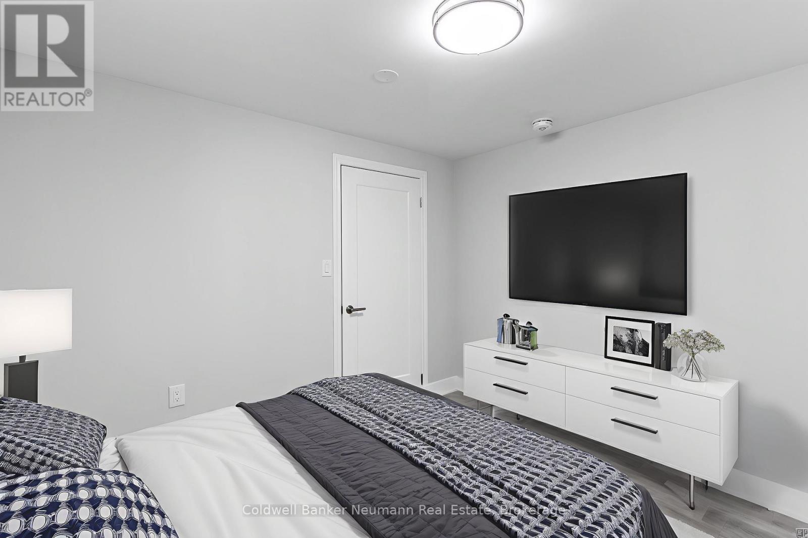 B - 45 Hayward Crescent, Guelph, Ontario  N1G 5A4 - Photo 10 - X12459009