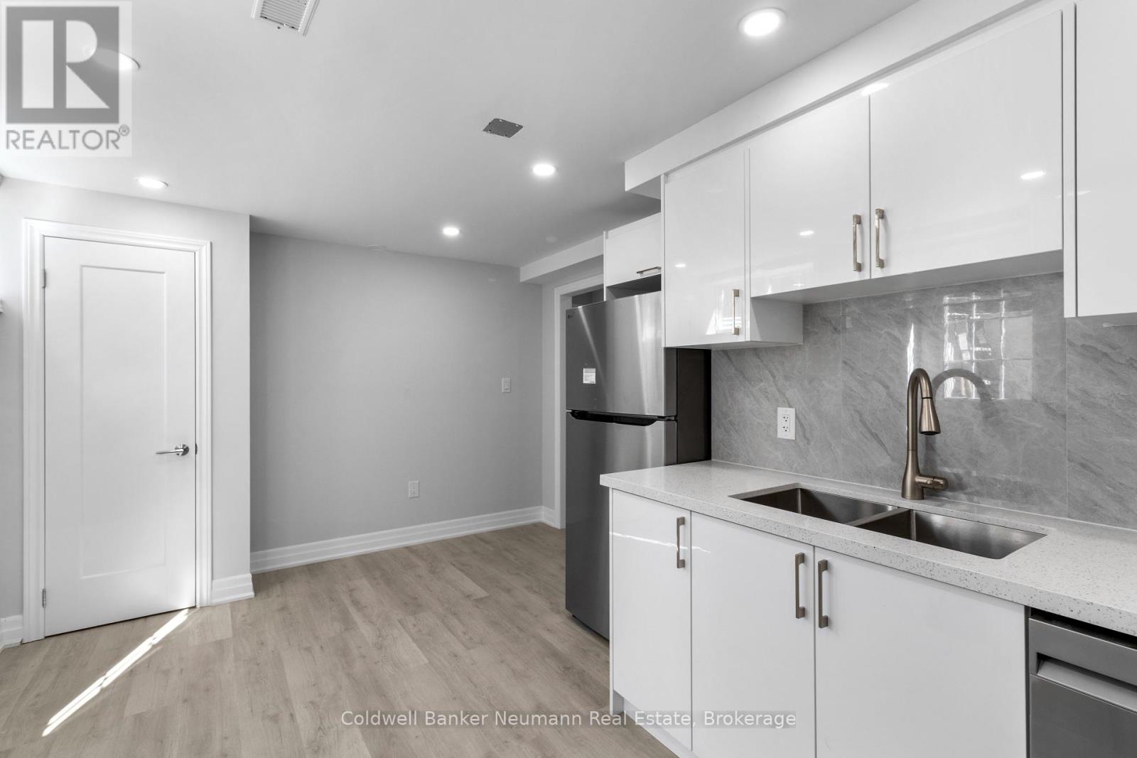 B - 45 Hayward Crescent, Guelph, Ontario  N1G 5A4 - Photo 4 - X12459009
