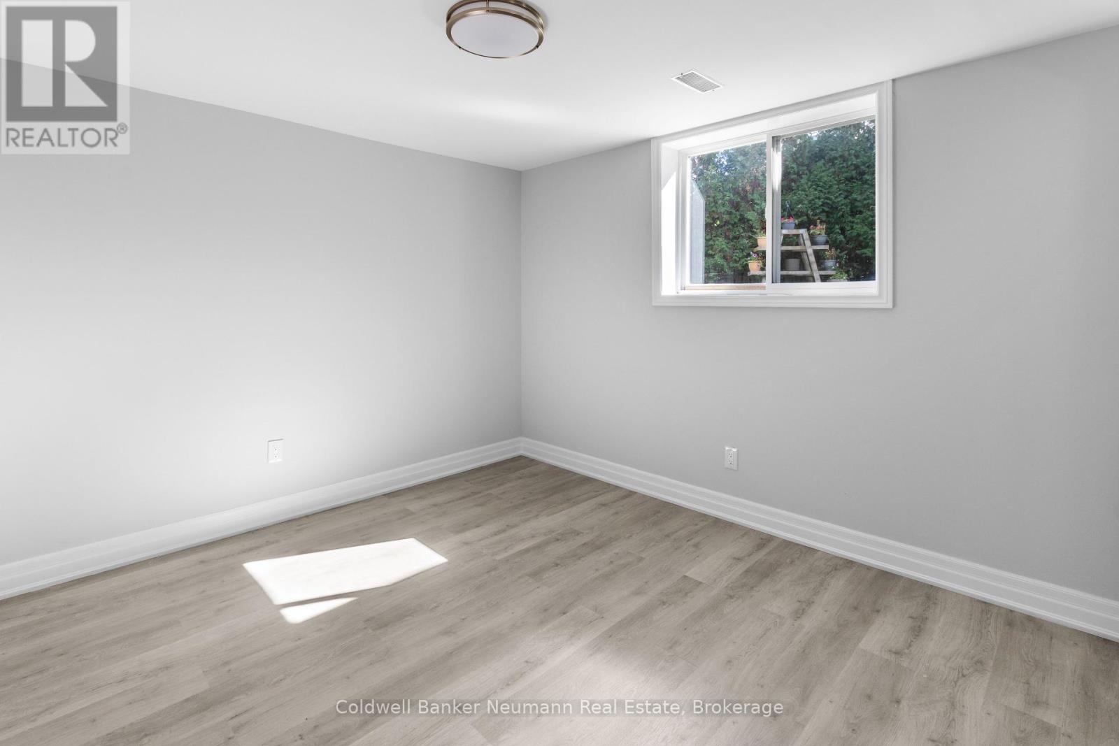 B - 45 Hayward Crescent, Guelph, Ontario  N1G 5A4 - Photo 7 - X12459009