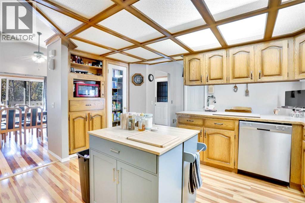 47 Shannon Drive Sw, Calgary, Alberta  T2Y 2A6 - Photo 12 - A2263245