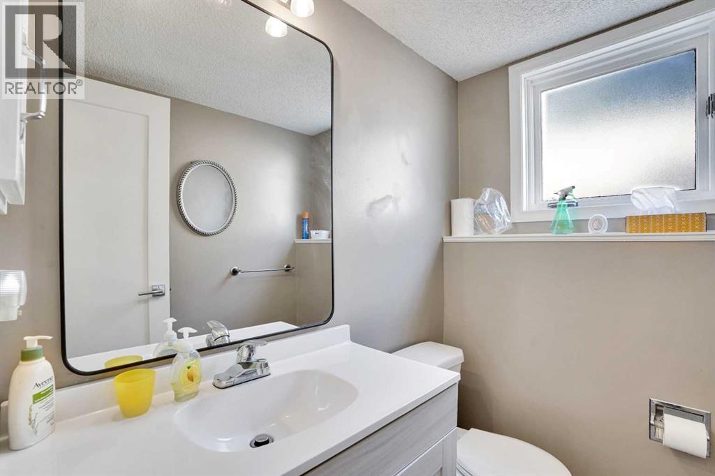 47 Shannon Drive Sw, Calgary, Alberta  T2Y 2A6 - Photo 27 - A2263245