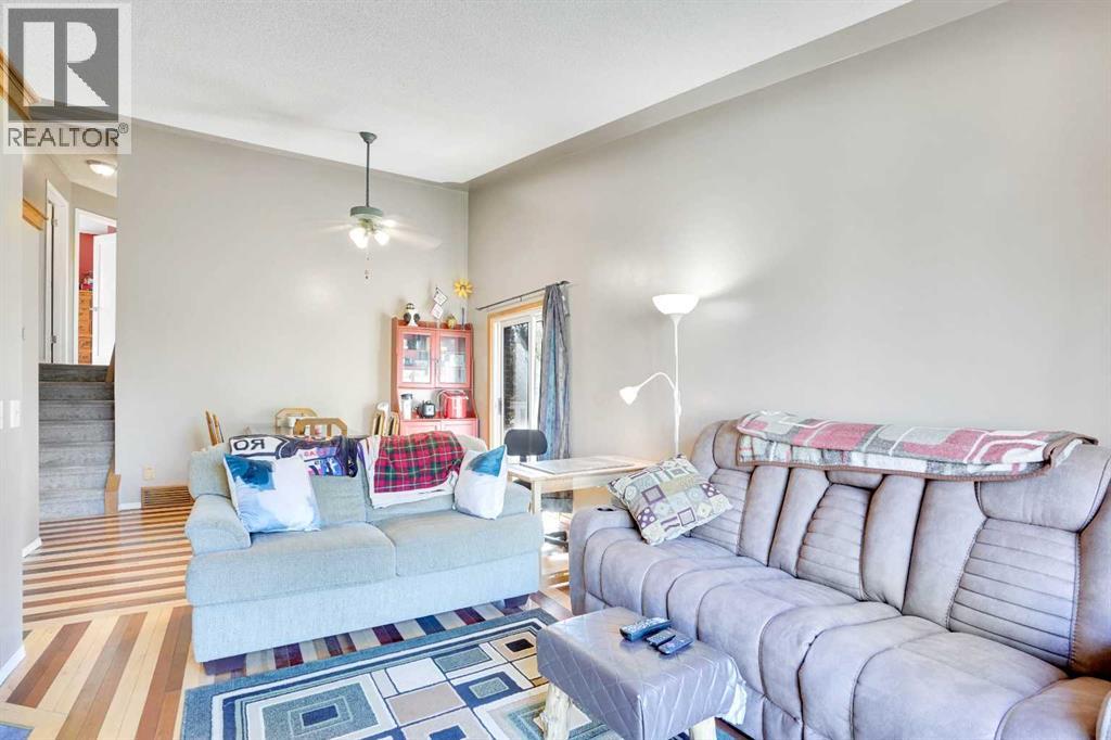 47 Shannon Drive Sw, Calgary, Alberta  T2Y 2A6 - Photo 3 - A2263245