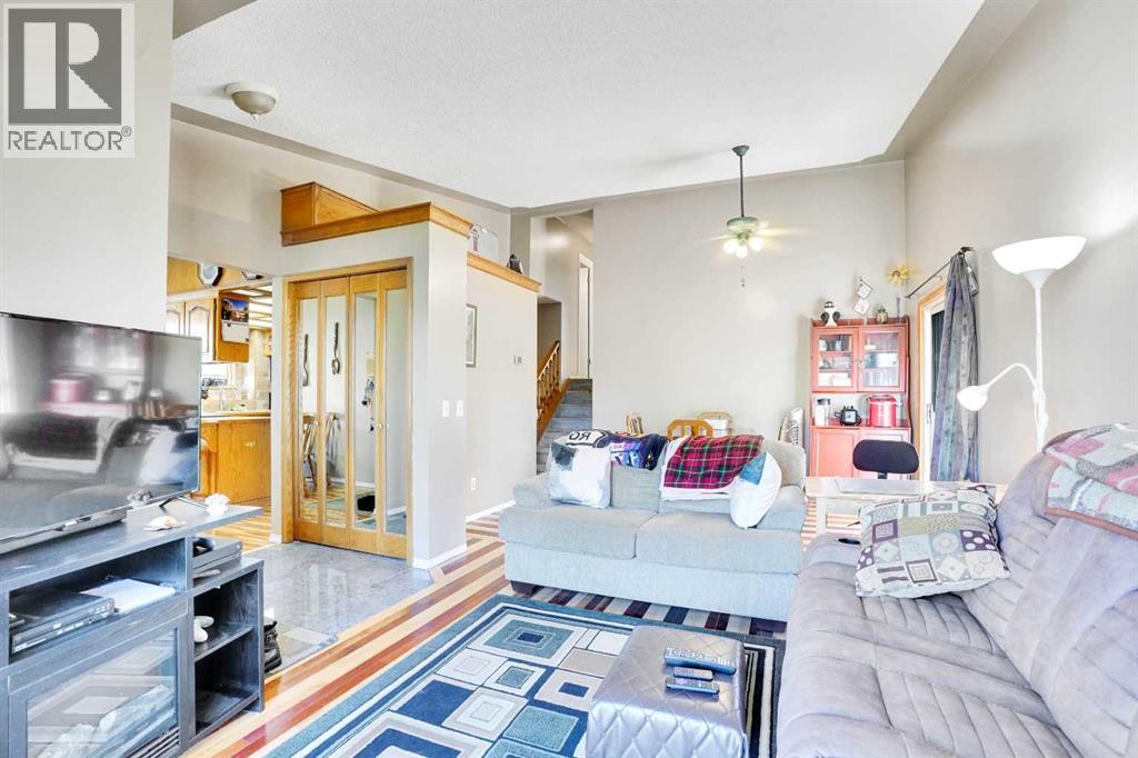47 Shannon Drive Sw, Calgary, Alberta  T2Y 2A6 - Photo 4 - A2263245