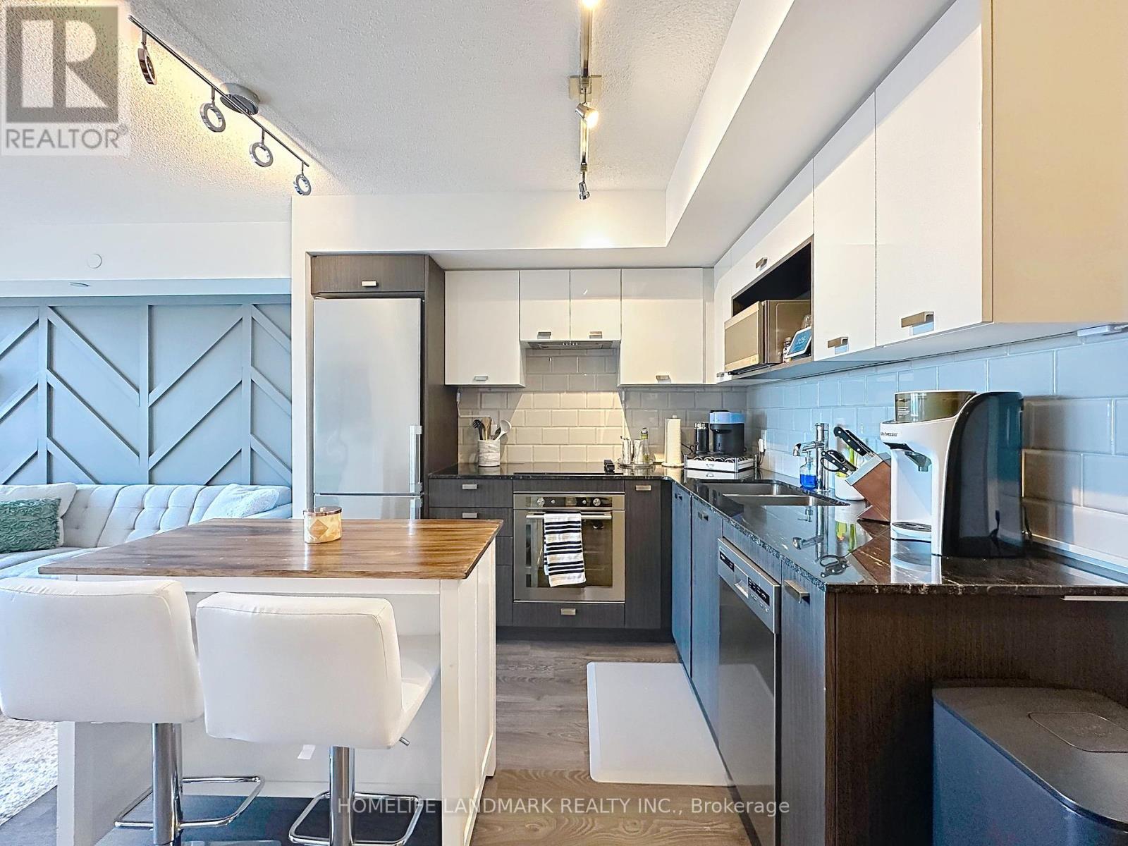 2324 - 275 Village Green Drive, Toronto, Ontario  M1S 0L8 - Photo 10 - E12459005