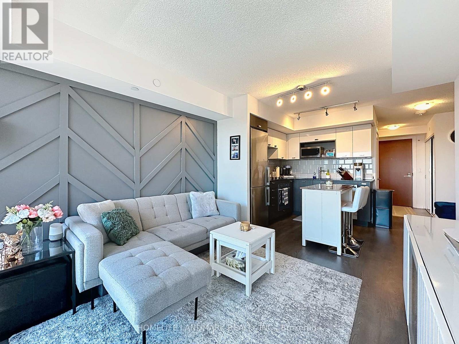 2324 - 275 Village Green Drive, Toronto, Ontario  M1S 0L8 - Photo 17 - E12459005