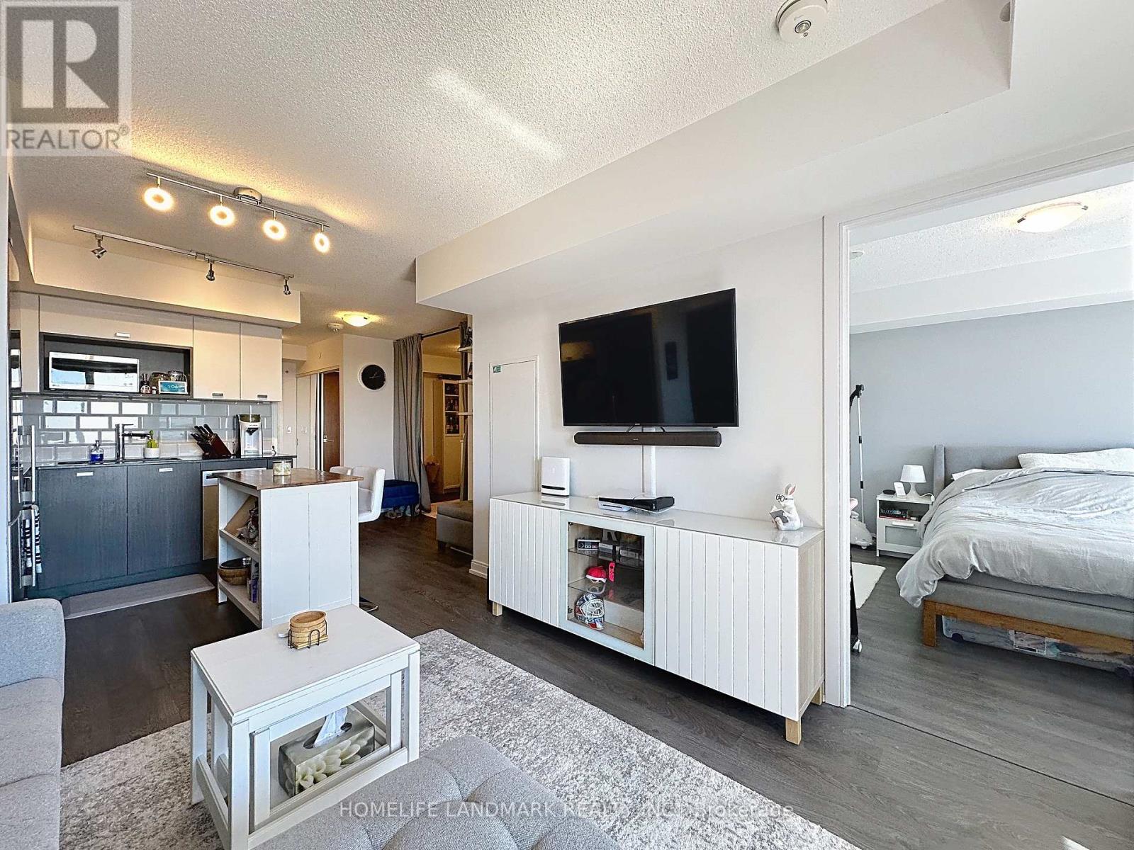 2324 - 275 Village Green Drive, Toronto, Ontario  M1S 0L8 - Photo 18 - E12459005