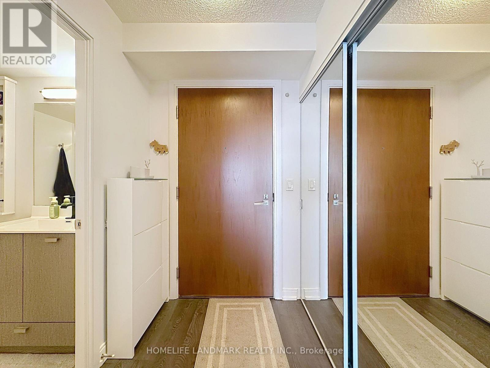 2324 - 275 Village Green Drive, Toronto, Ontario  M1S 0L8 - Photo 3 - E12459005