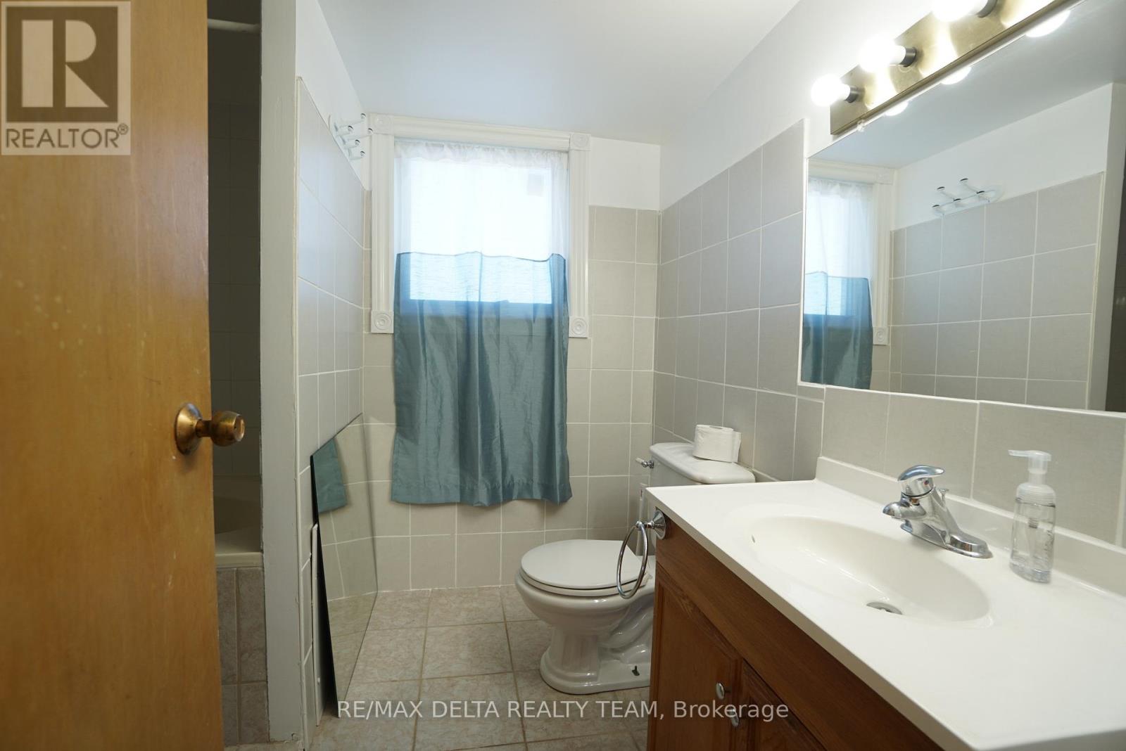 Upper Level - 612 Russell Road, Clarence-Rockland, Ontario  K0A 2A0 - Photo 9 - X12431788