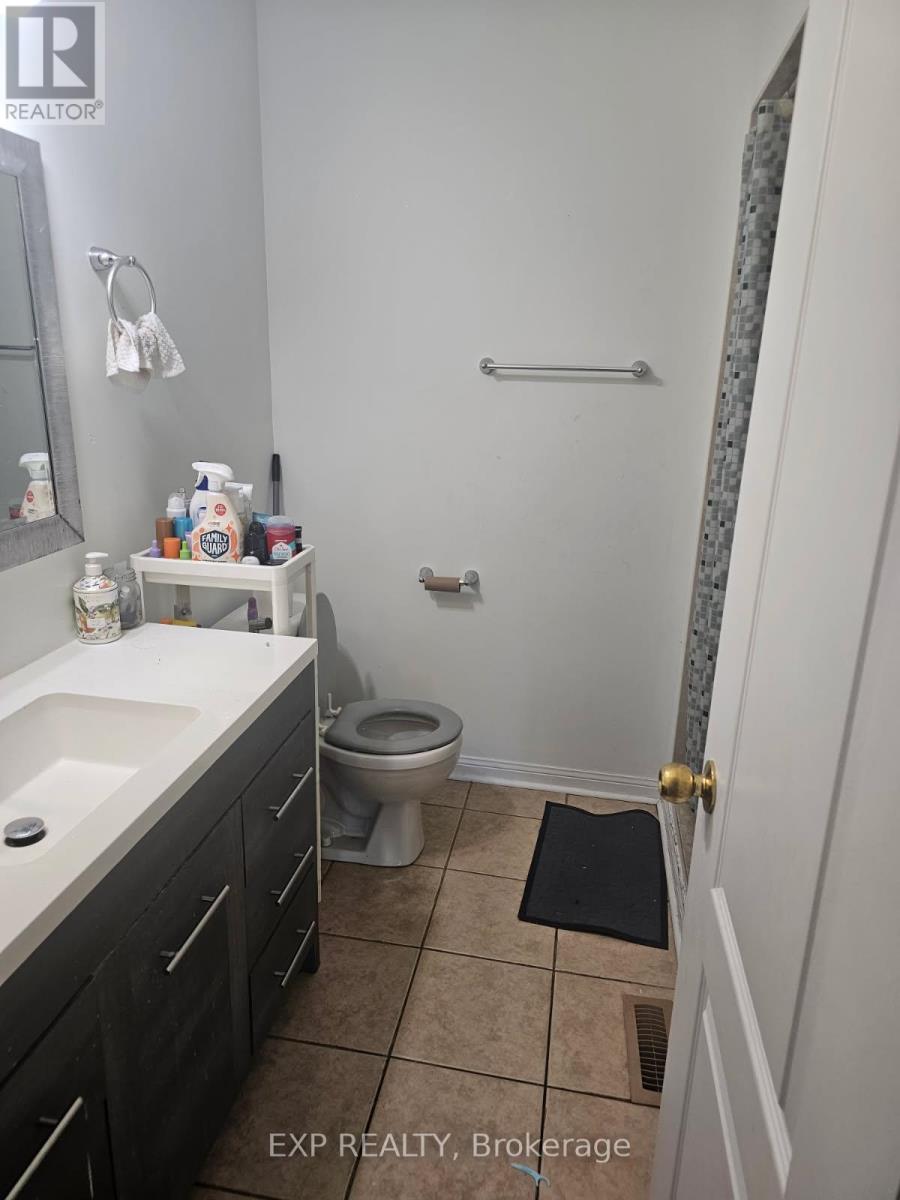 696 Edwards Avenue, Milton, Ontario  L9T 6B4 - Photo 12 - W12459007