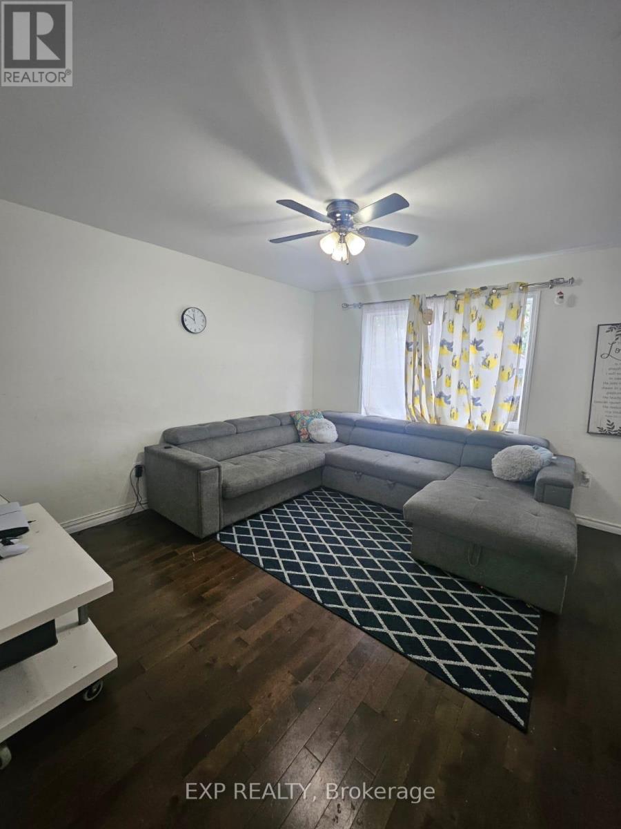 696 Edwards Avenue, Milton, Ontario  L9T 6B4 - Photo 3 - W12459007