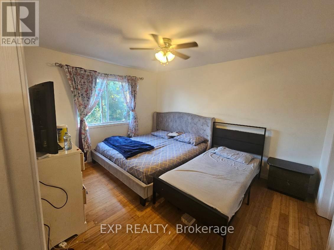 696 Edwards Avenue, Milton, Ontario  L9T 6B4 - Photo 9 - W12459007