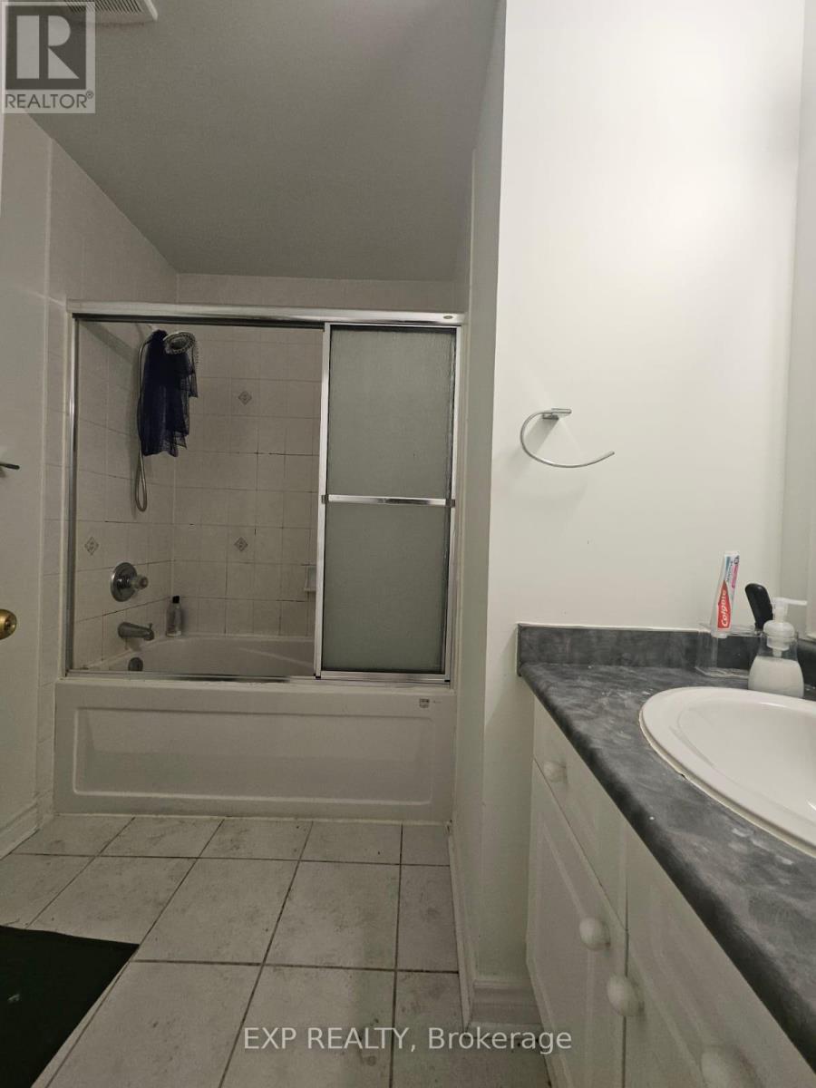 696 Edwards Avenue, Milton, Ontario  L9T 6B4 - Photo 11 - W12459007