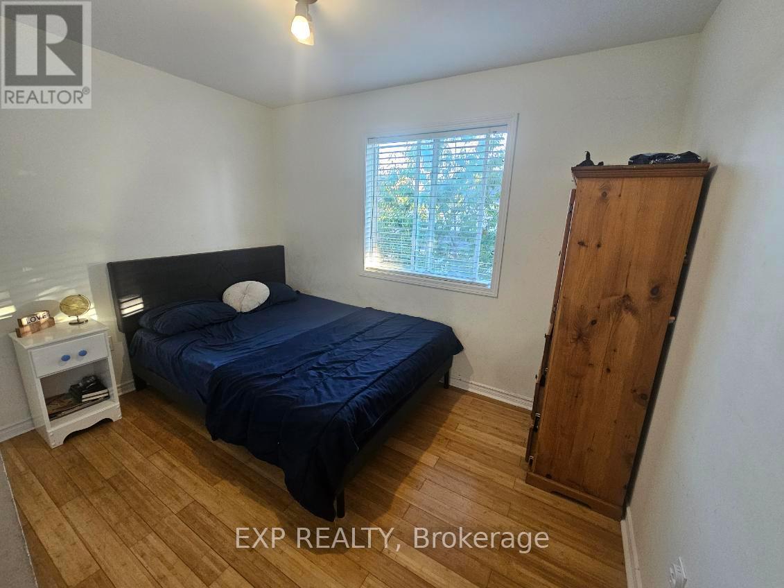 696 Edwards Avenue, Milton, Ontario  L9T 6B4 - Photo 8 - W12459007